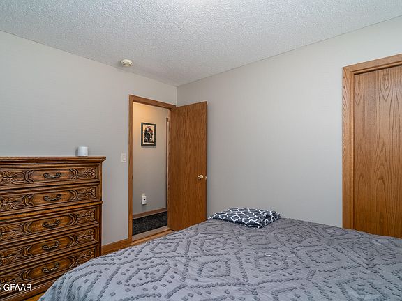 4th image of 802 28th Ave S