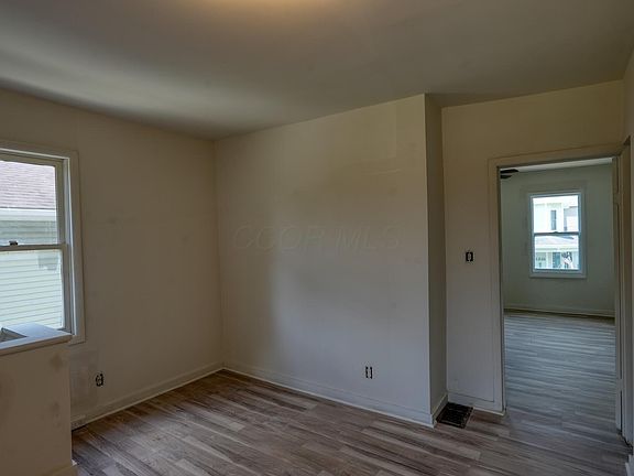 5th image of 1222B Blaine Ave