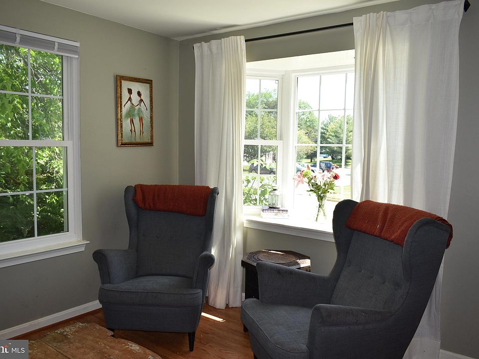 2nd image of 2 Fairmont Pl
