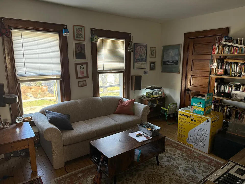 Living room / Second bedroom