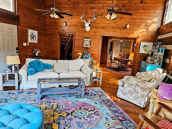 3rd image of 1820 Petty Hollow Rd N