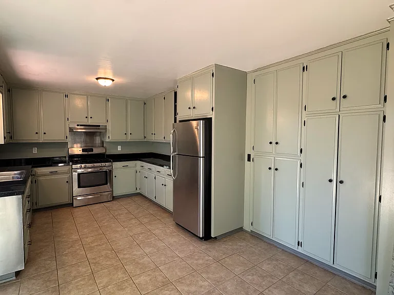 499 Grizzly Rd — Photo 3