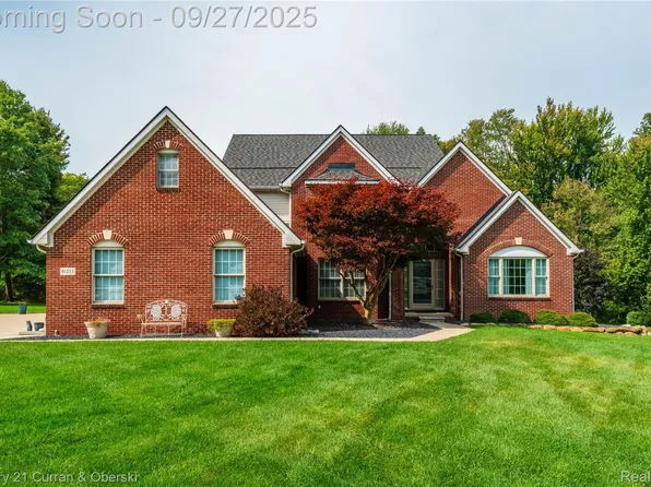 61555 Brookway Dr, South Lyon, MI 48178