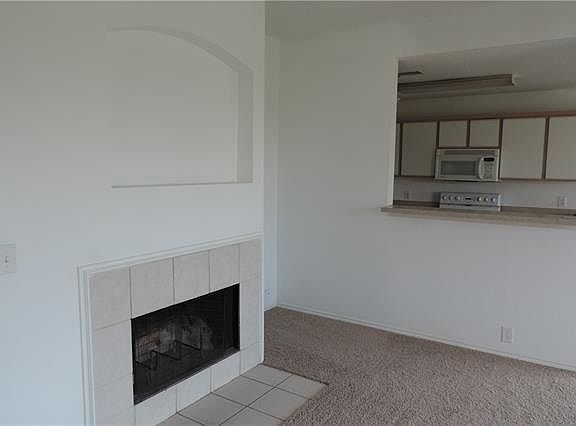 4th image of 304 Princeton Ln