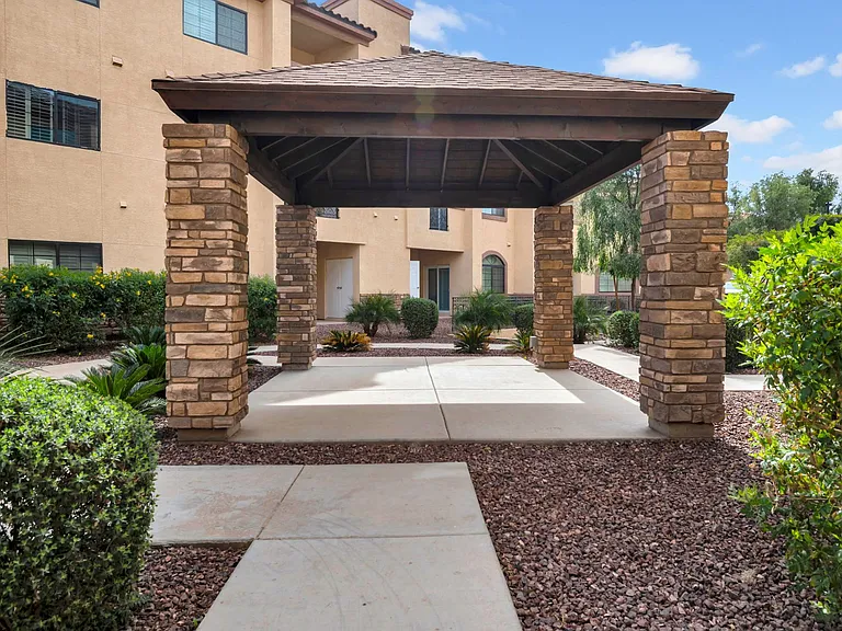 Desert Jewel Apartments — Photo 12
