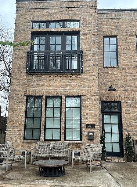 1st image of 219 N Block Ave