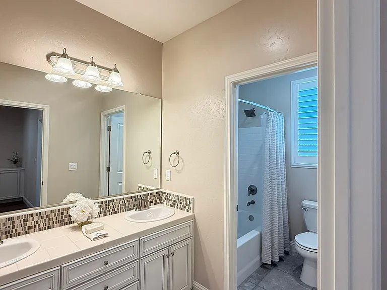 1821 W Corvina Ave — Photo 29