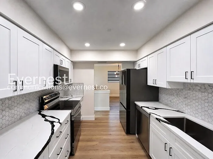 5908 S Manhattan Ave — Photo 7