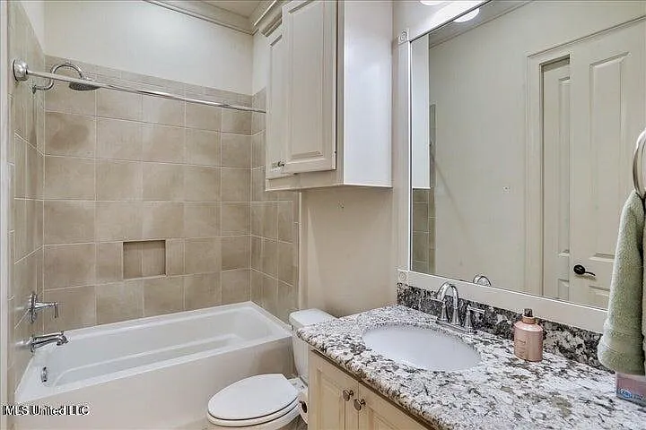 102 Cypress Lake Blvd S — Photo 32