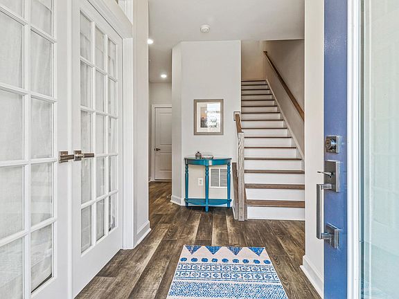 2nd image of 113 Market Sq NW