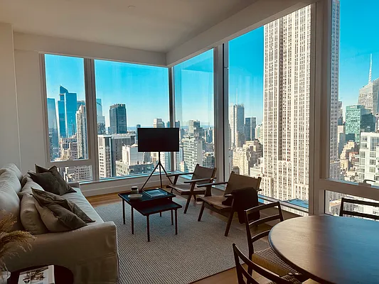 Rented by LEVEN Real Estate | media 2