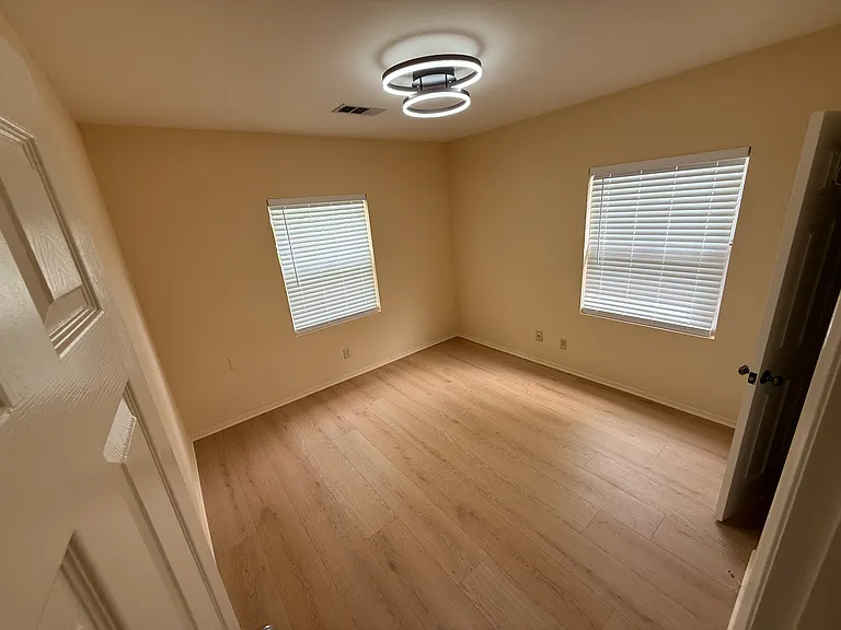 385 Eaton Dr — Photo 20