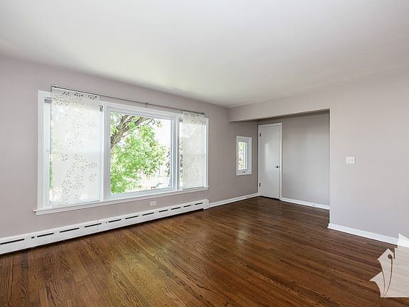 3rd image of 3018 N Whipple St #2