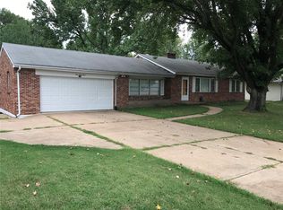 131 Holloway Rd, Ballwin, MO 63011