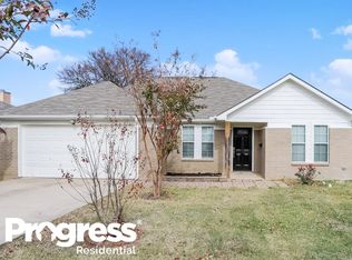 212 W 4th St, Kennedale, TX 76060