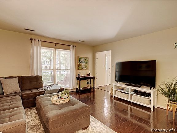 3rd image of 7119 Lord Carrington Dr