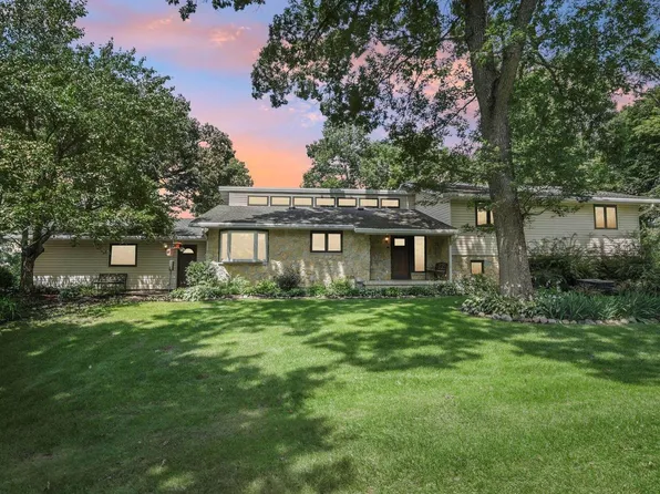 S9002 Woodford Lane, Prairie Du Sac, WI 53578