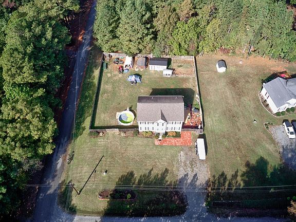 4th image of 275 Glenora Dr