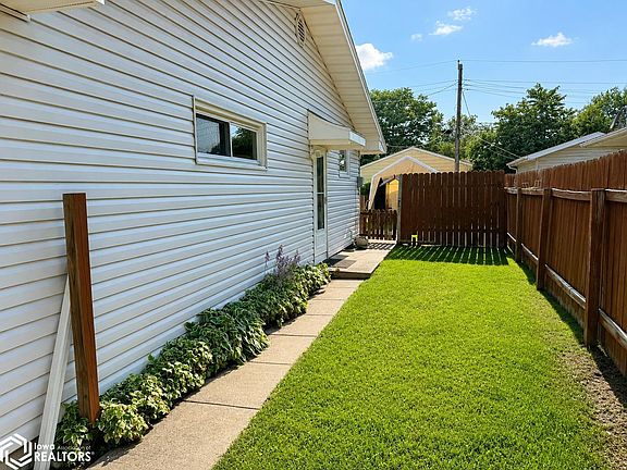 4th image of 9 Sunset Ln