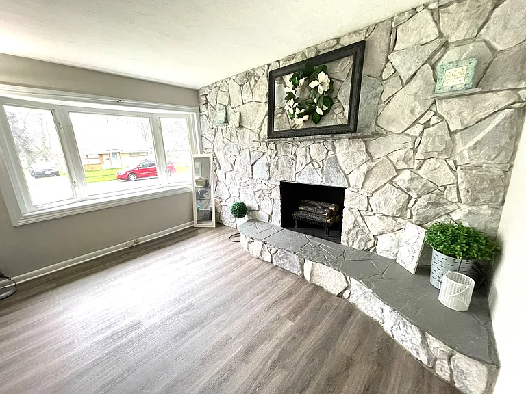 1740 Hanover St — Photo 2