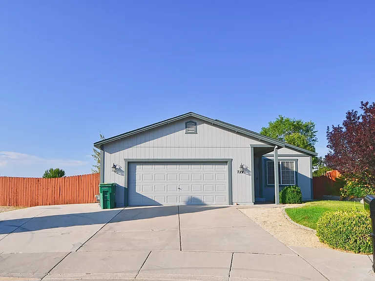 722 Strauss Ct — Photo 1
