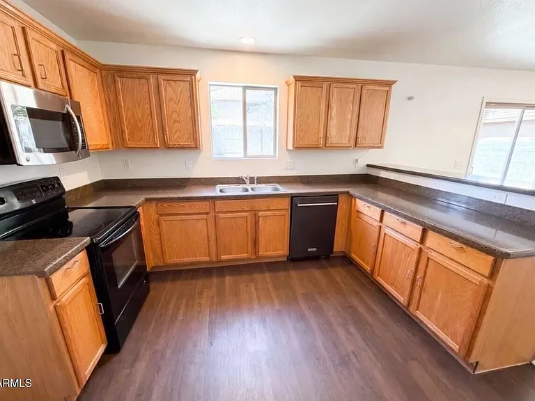 13976 W Port Royale Ln — Photo 3