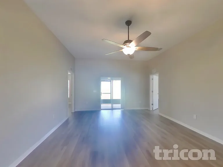 6046 Eagle Pointe Dr — Photo 2