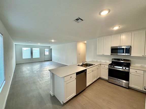 3rd image of 1513 Good Prairie Ave