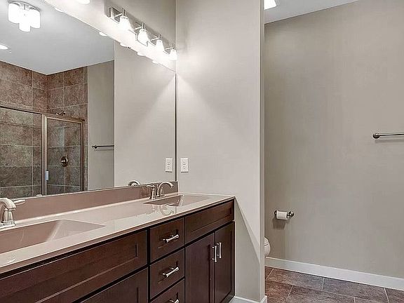 3rd image of 5374 Magnolia Ave