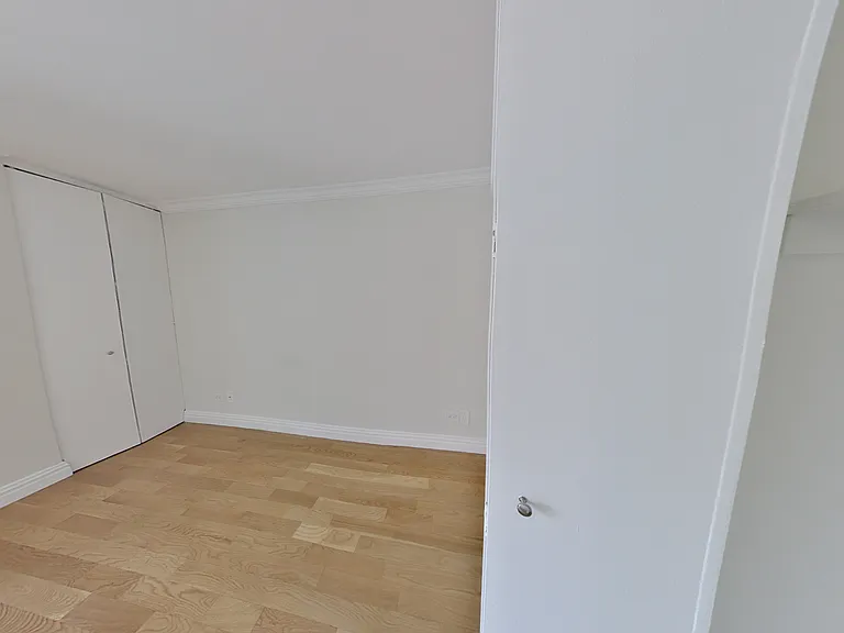 235 W 48th St #12B — Photo 5