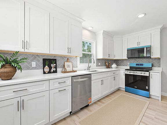 2nd image of 568 Riverview Dr