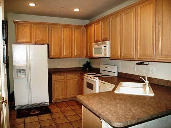 4th image of 10028 Castlewood Dr