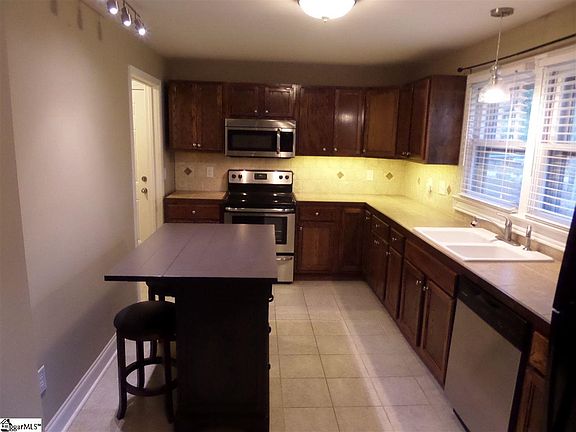 4th image of 108 Hilltop Dr