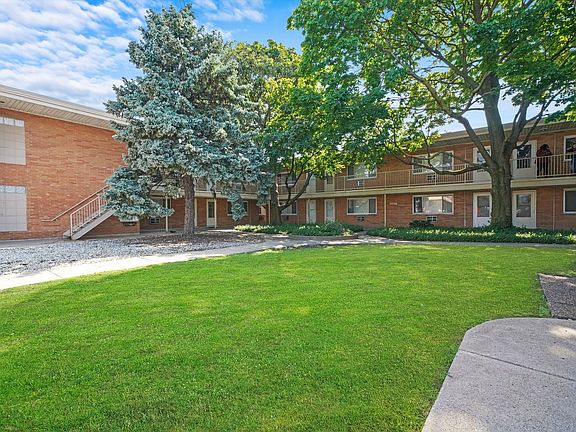 3rd image of 4211 W 95th St APT 2D