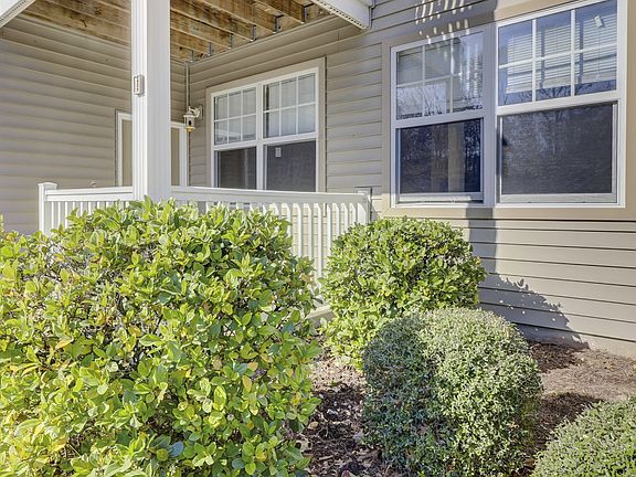 3rd image of 67 Summerfield Ct