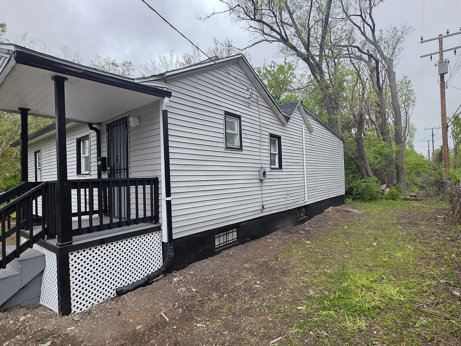 3 bed, 1111 sqft, $1,400 — Photo 3
