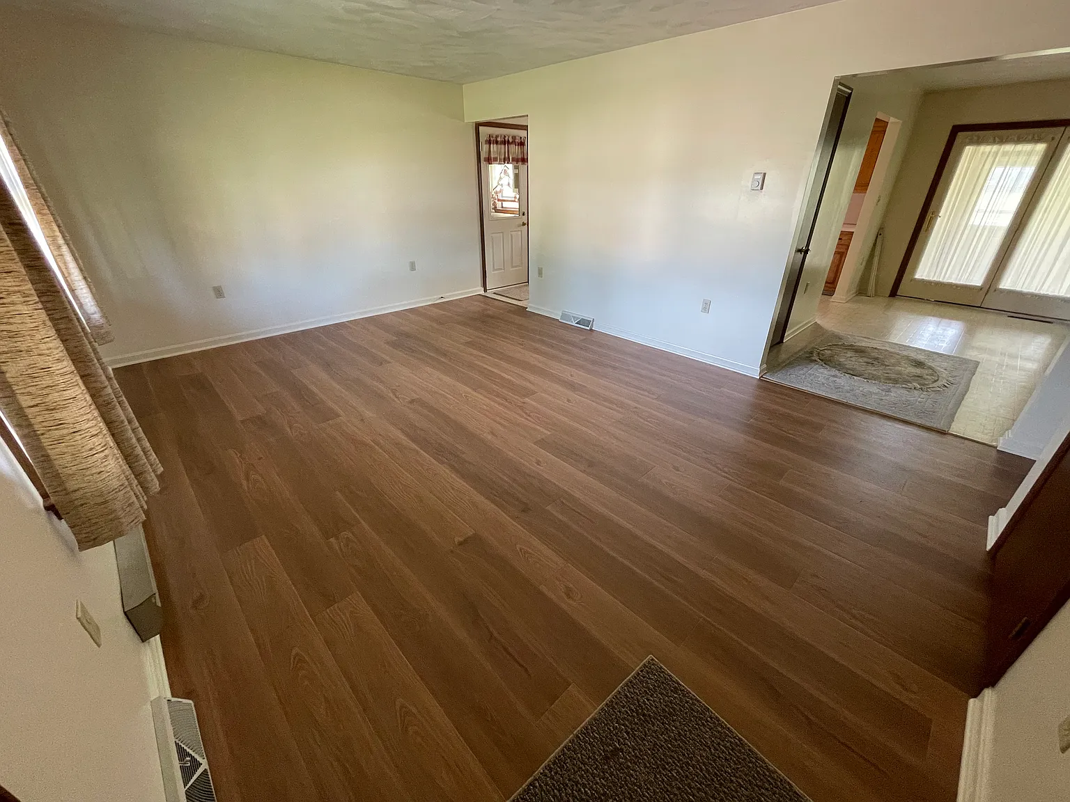 2 bed, 1.5 bath, 1300 sqft, $2,000 — Photo 2