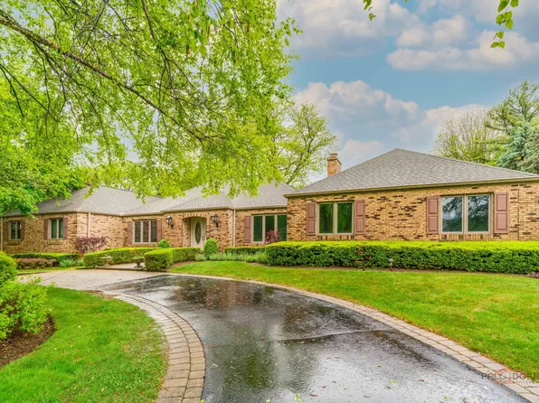 15 Highview Cir, Hawthorn Woods, IL 60047