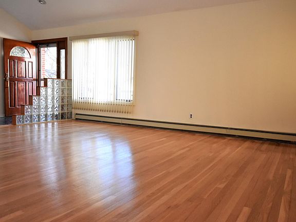 3rd image of 50 Joseph St