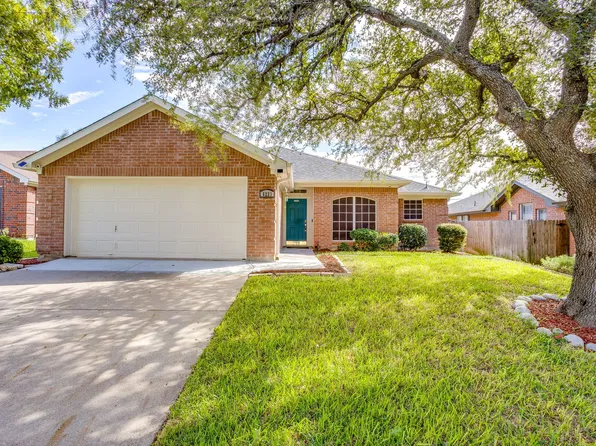 6221 Saint Leonard Dr, Arlington, TX 76001