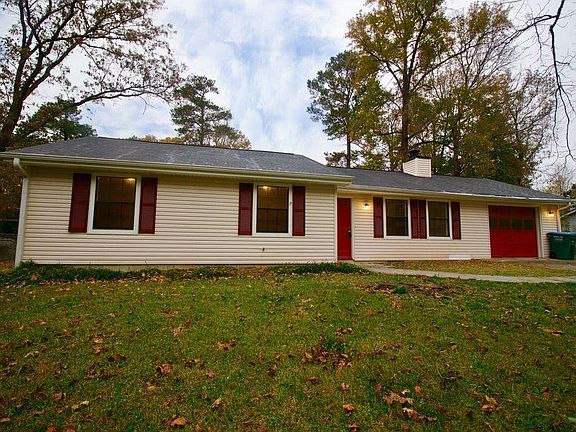 2nd image of 3327 Oak Dr