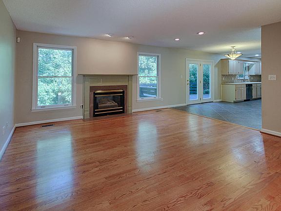 5th image of 2505 Craghead Ln