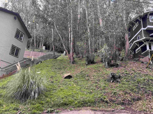 6855 The Turn, Oakland, CA 94611