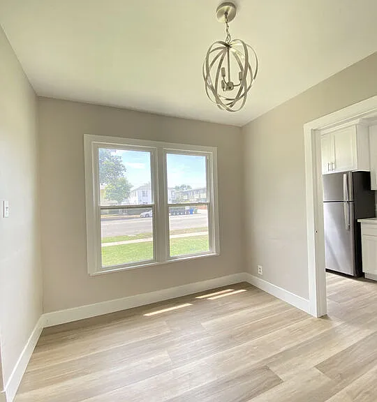 2620 S Barrington Ave — Photo 4