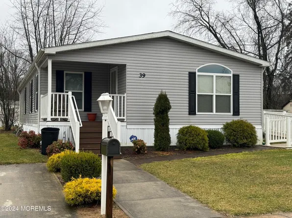 39 Silvermeade Drive, Freehold, NJ 07728
