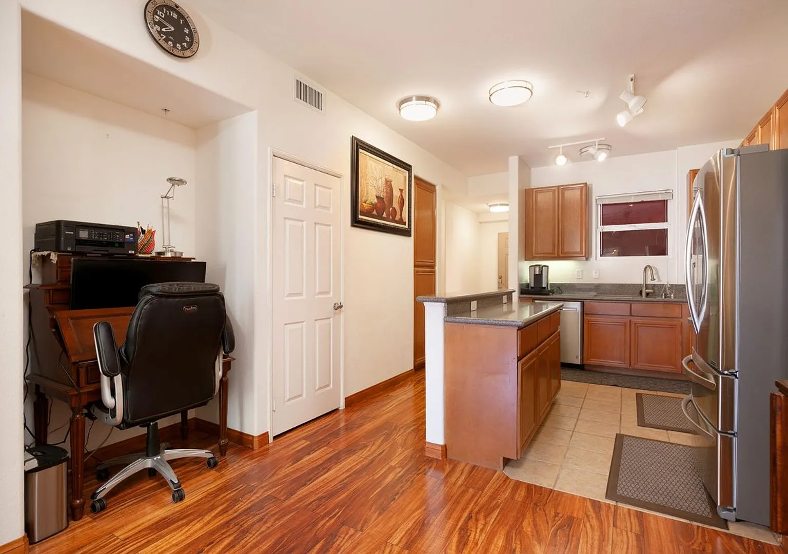 2 bedroom with flex office space near Convention Center Downtown! — Photo 3