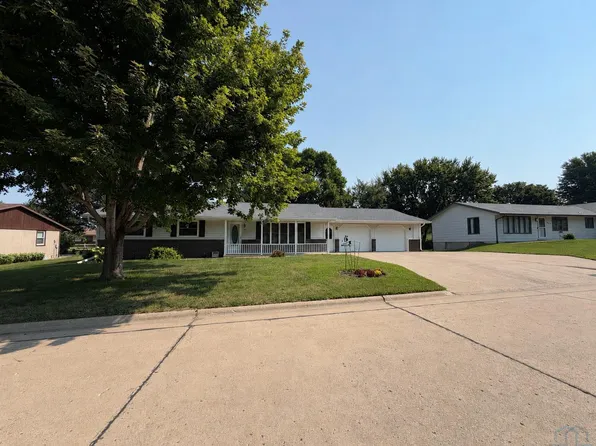 103 Oak St, Hospers, IA 51238