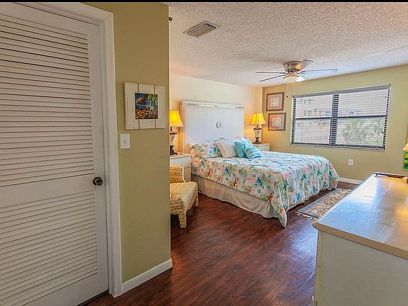 5th image of 12901 Gulf Ln #103