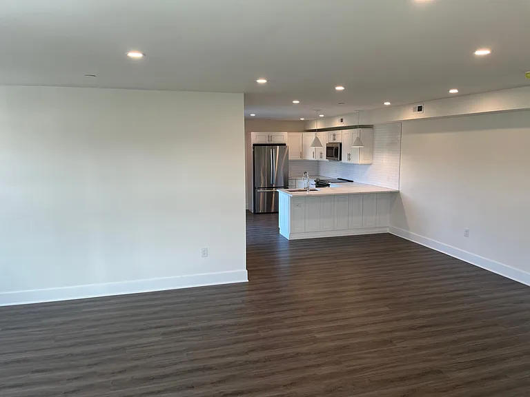 106 Leverington Ave #E — Photo 5