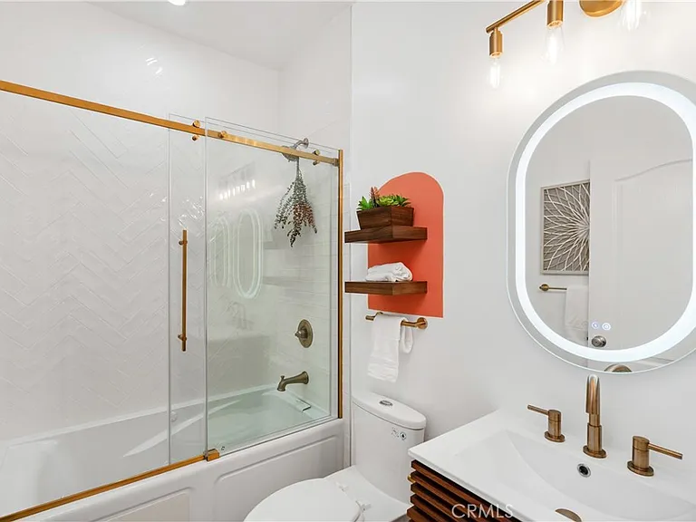 828 N Hudson Ave #106 — Photo 16